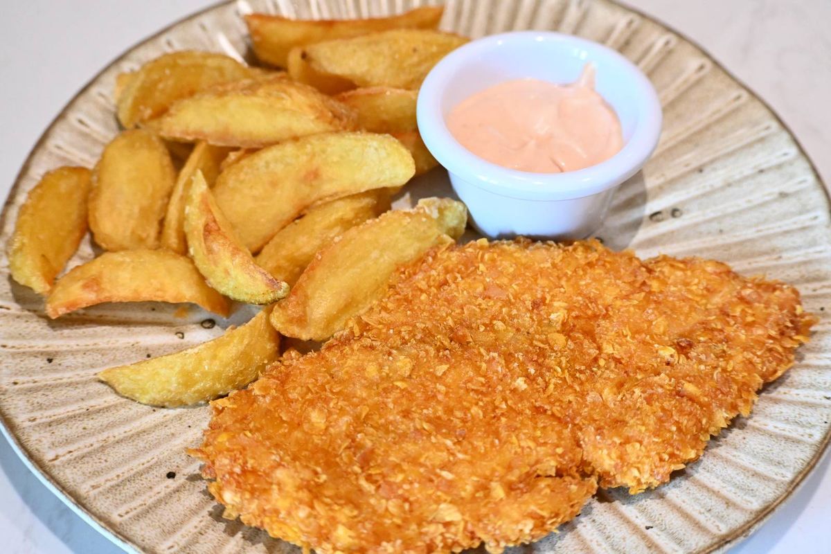 Snitel Pui cu Cartofi Pai