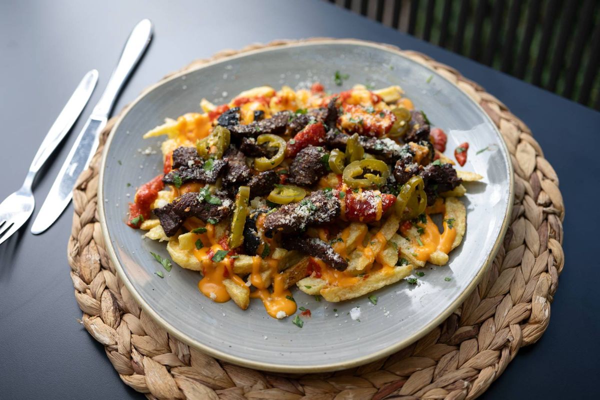 Loaded Chili Fries cu Vita Picanta