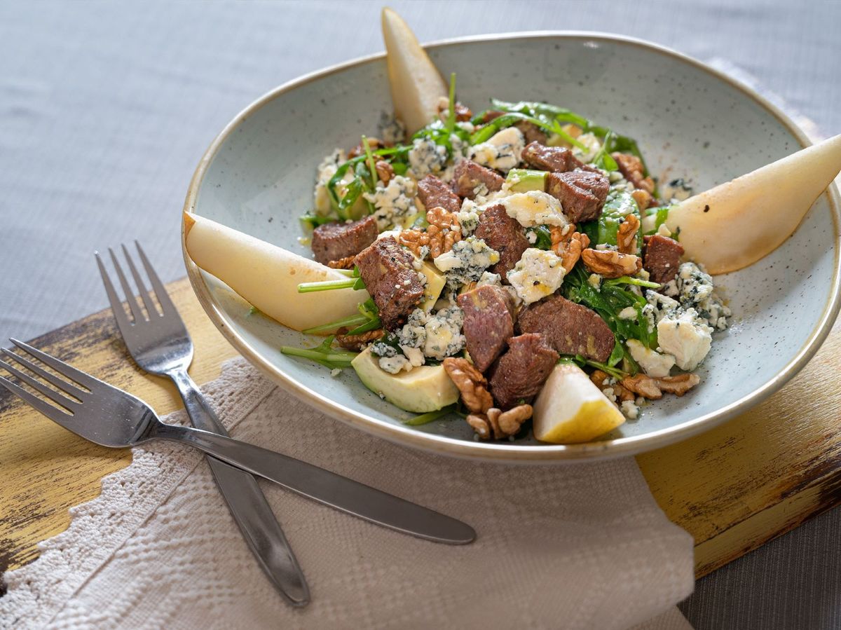 Salata cu Vita, Gorgonzola Avocado si Pere