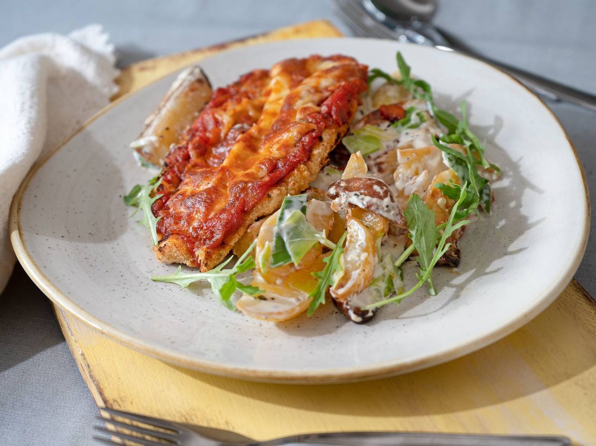 Snitel de Pui Casa Bunicii cu Cartofi Casa Bunicii