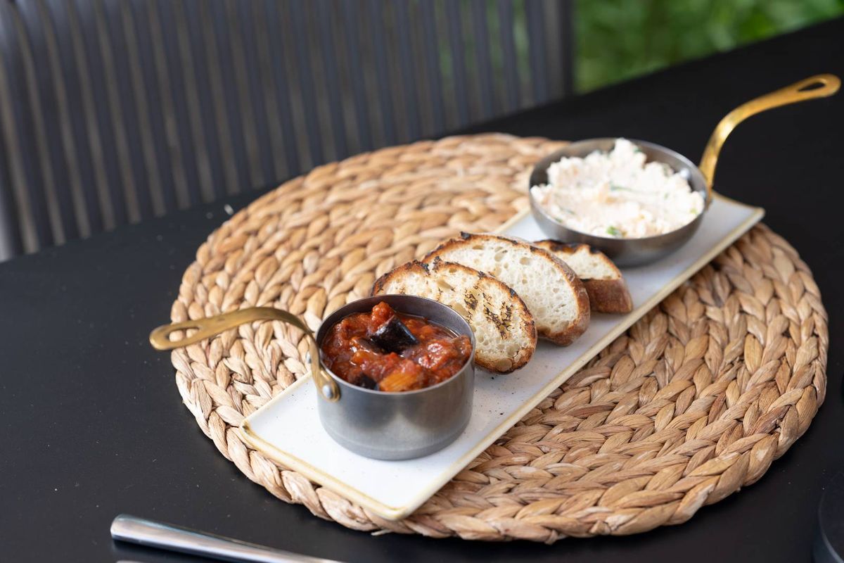 Ajvar sârbesc cu brânză picantă