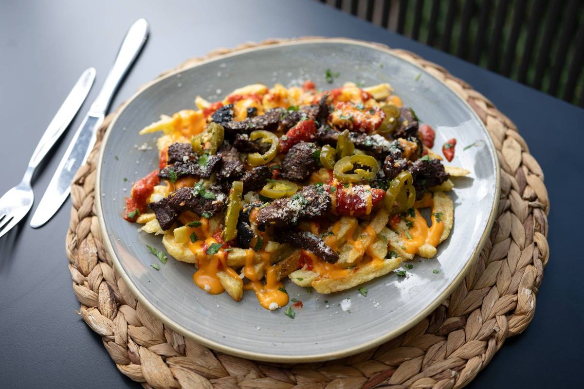 Loaded Chili Fries cu Vita Picanta