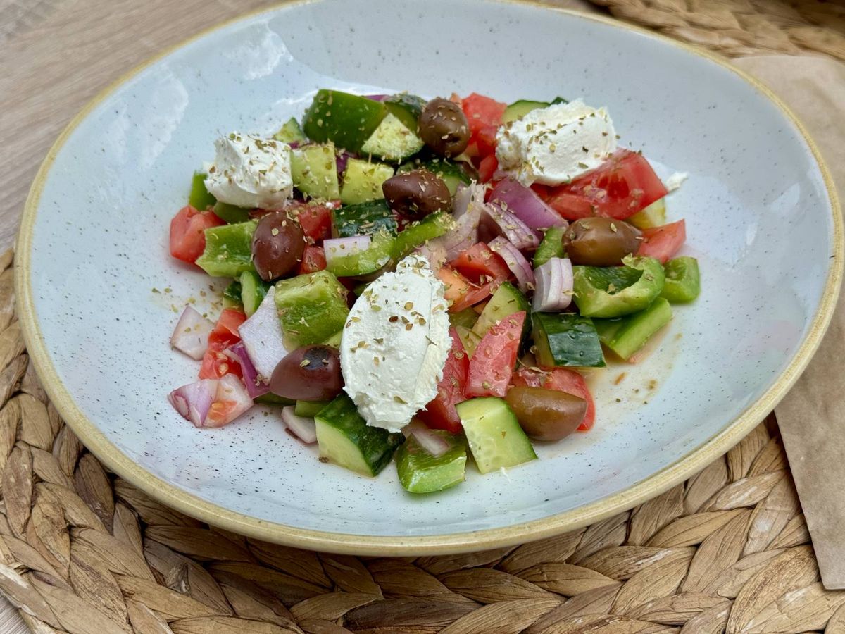 Salata Greceasca cu Crema de Feta 