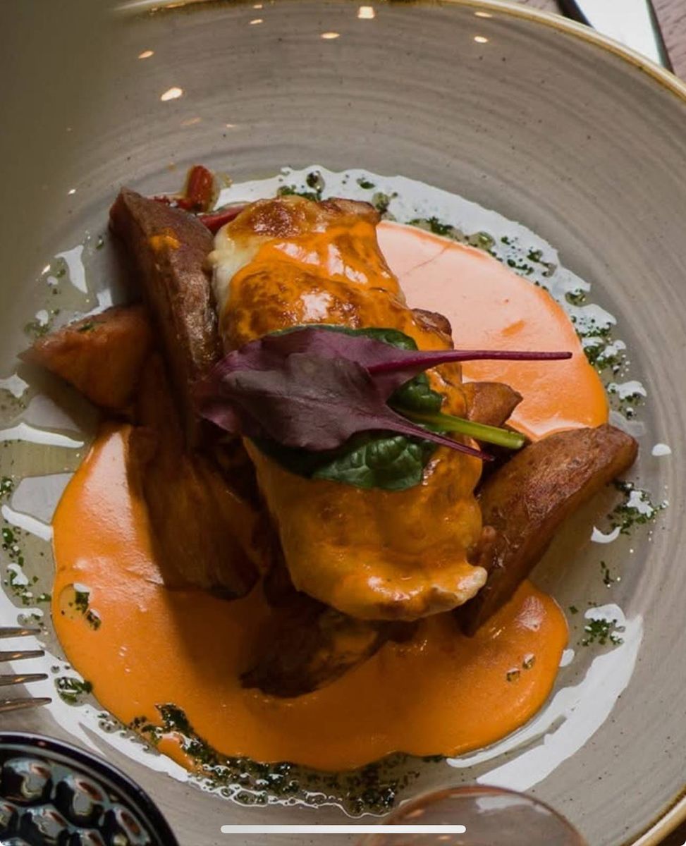 Cotlet Umplut cu Branza de Capra si cartofi svabesti.