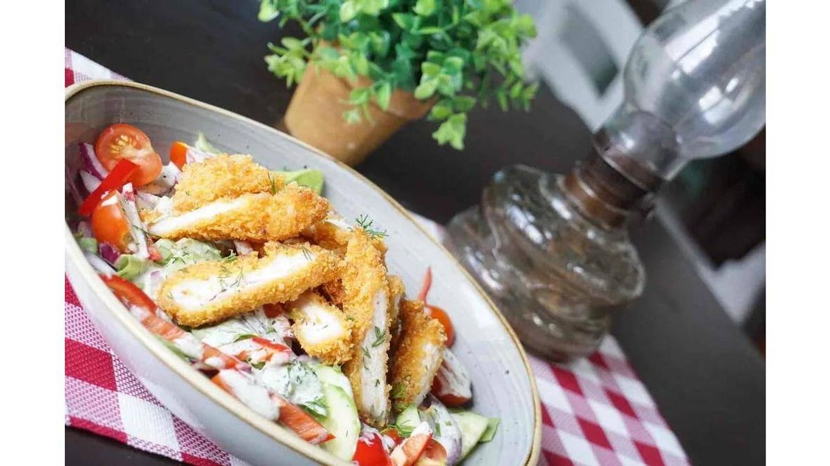 Salata cu Crispy de Pui