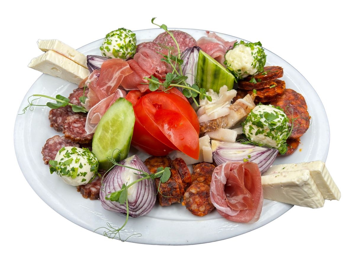 Platoul Casei cu Preparate de Vânat și Brânzeturi 