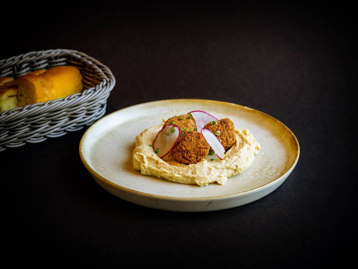 HUMMUS cu FOCACCIA și FALAFEL