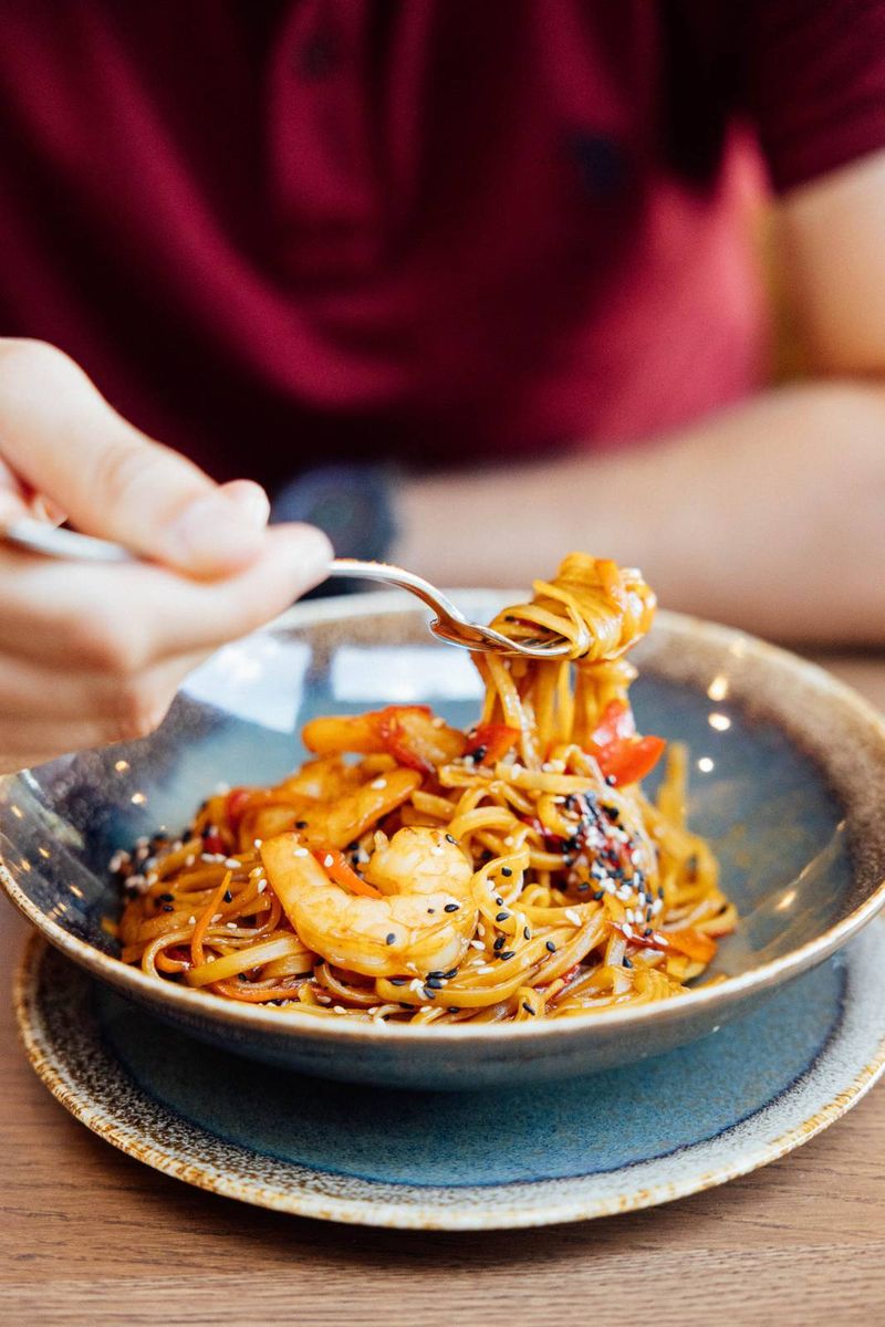 Noodles Prajiti cu Creveti