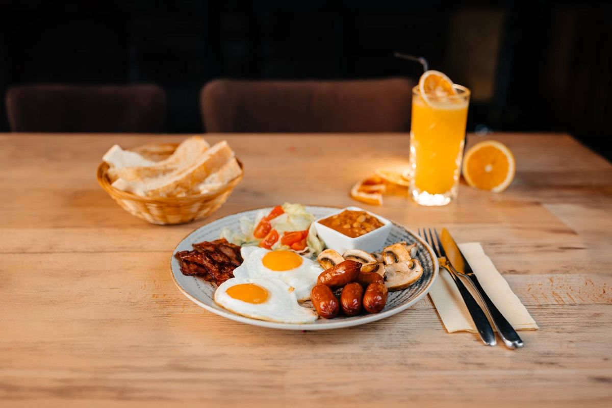 English Breakfast cu Focaccia Proaspata