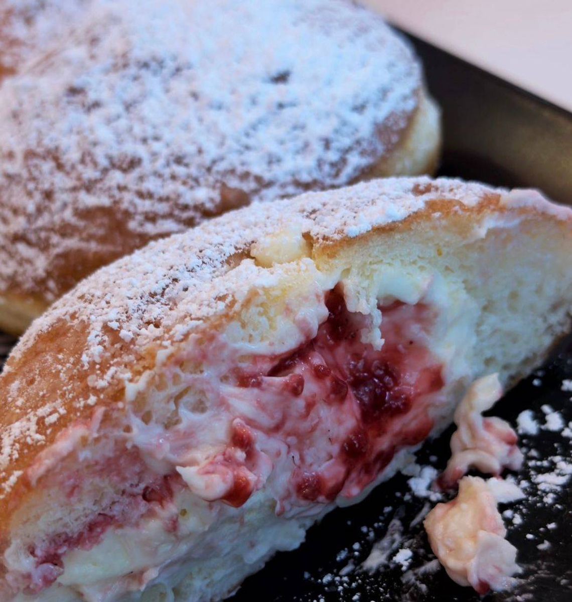 Gogosi umplute cu vanilie&zmeura