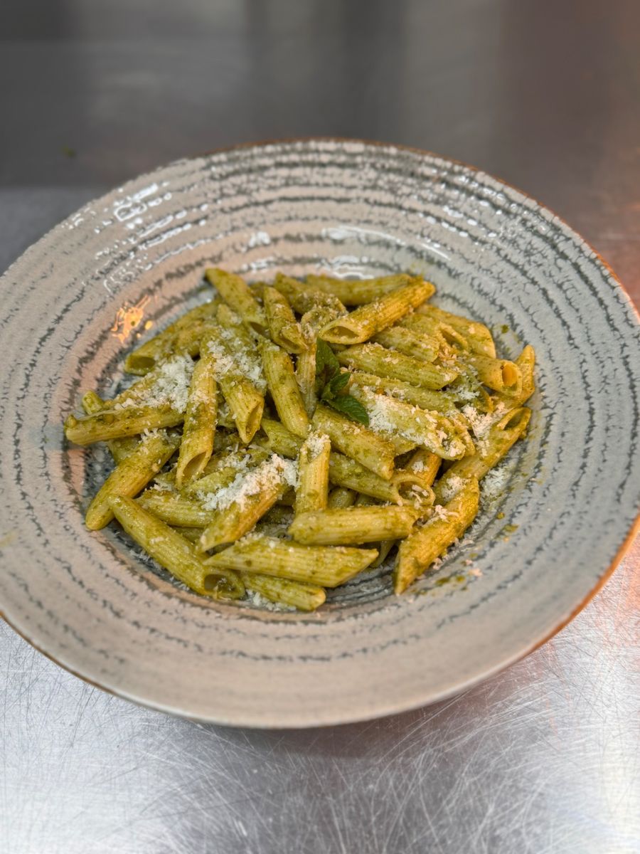 Penne cu Sos Pesto