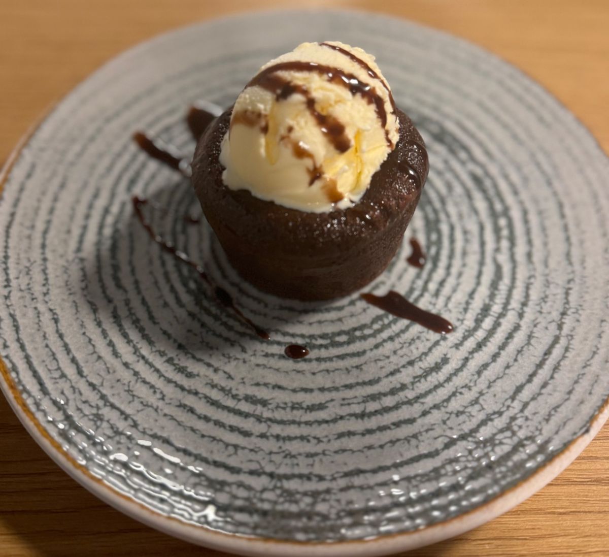 Lava Cake cu Înghețată de Vanilie