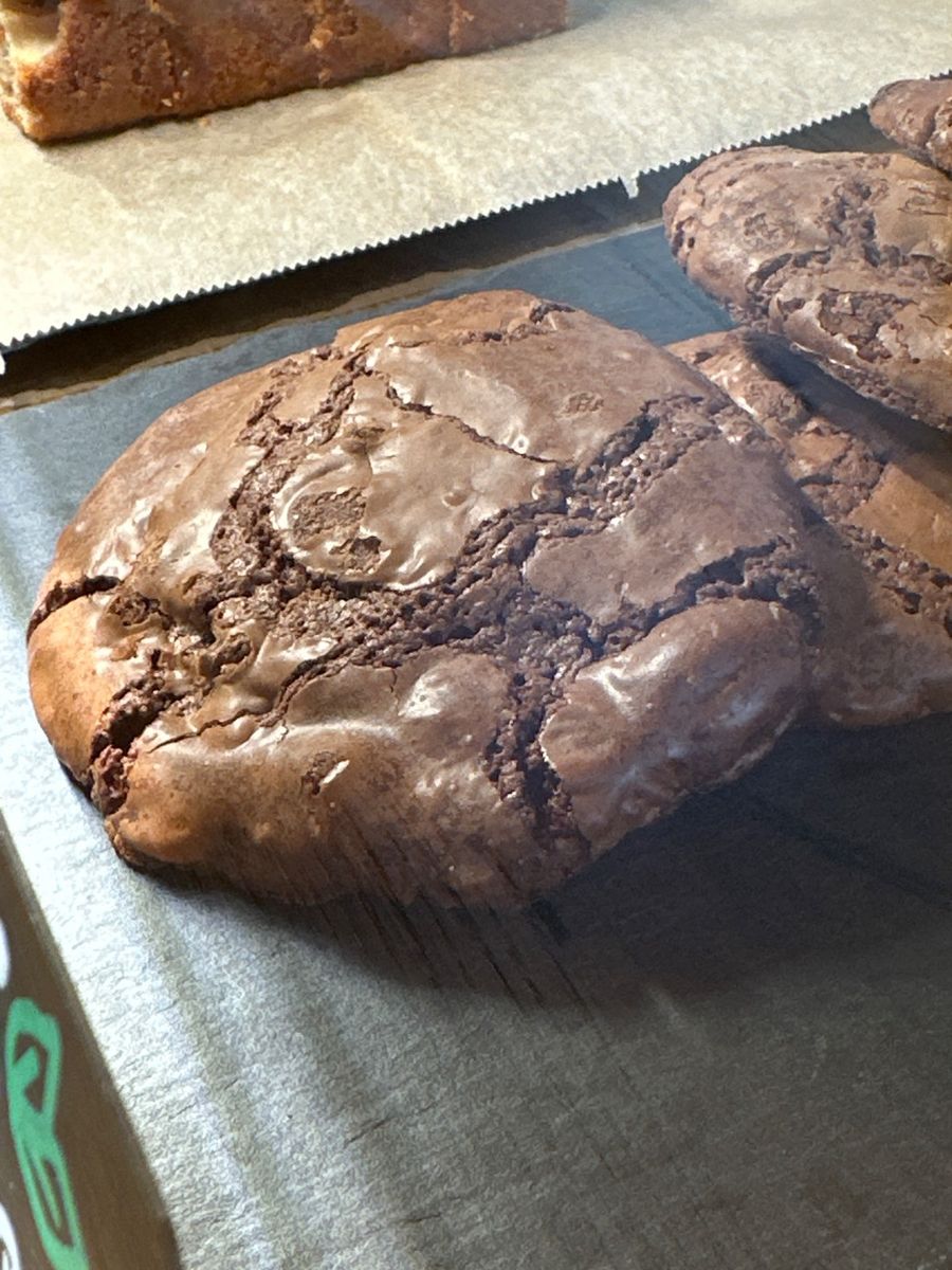 Biscuiți cu Ciocolată Albă și Merișoare 