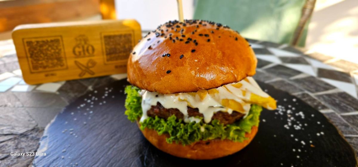 Burger Traditional Cu Mici 