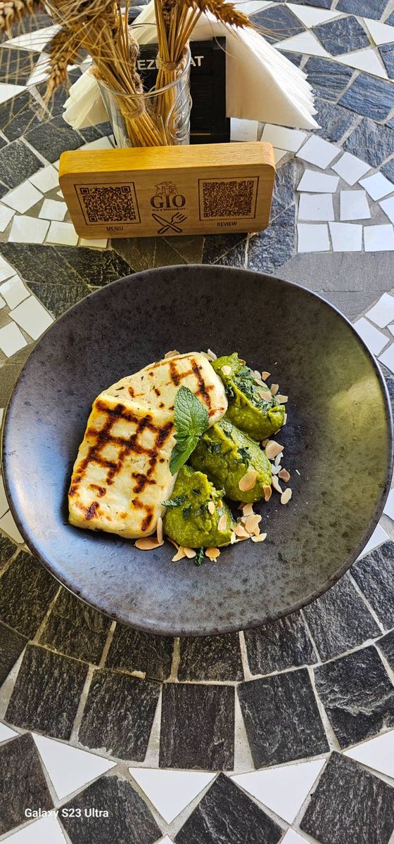 Halloumi Copt și Caramelizat, cu Piure de Mazăre cu Menta