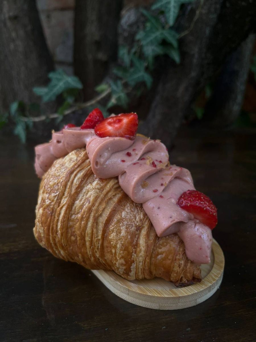 Croissant Capsuni