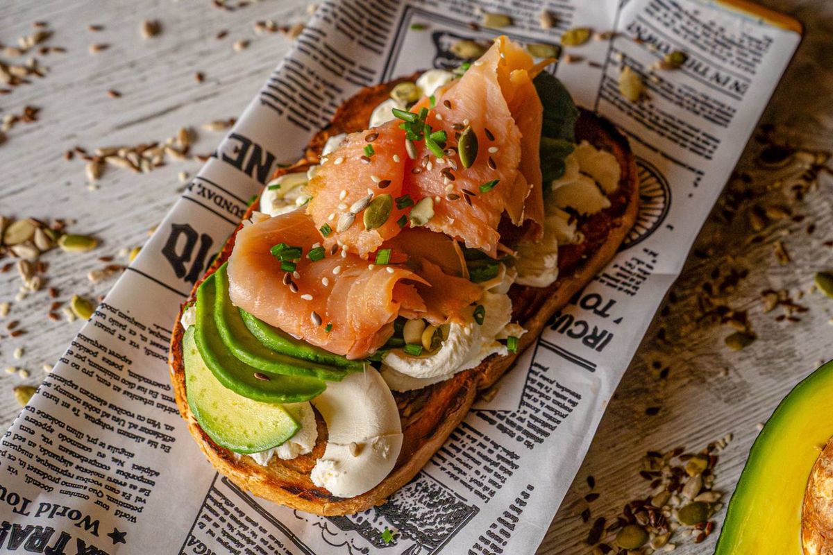 Crostină cu Somon și Avocado