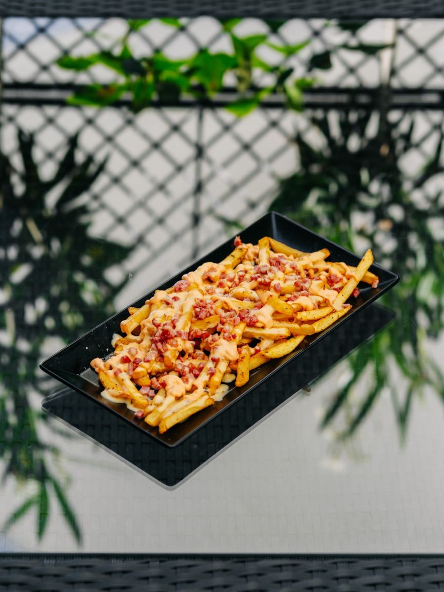 Loaded Fries / Cartofi Prajiti cu Bacon si Cascaval PICANT sau NEPICANT