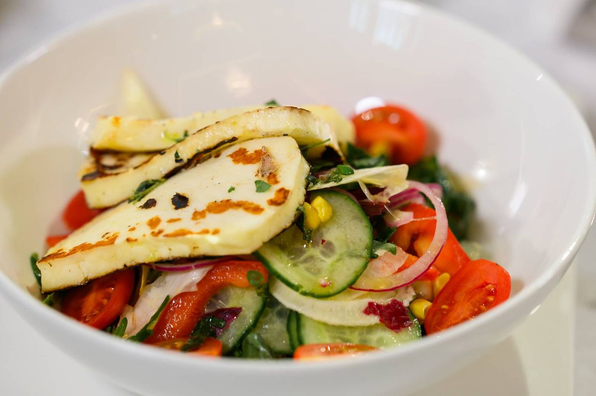 Salată Halloumi 
