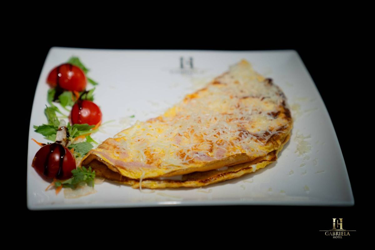 Omletă cu Șuncă și Cașcaval / 200 gr