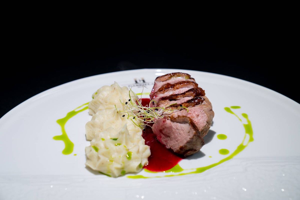 Piept de Rață și piure cu trufe,sos de fructe de pădure  /1 Bucată (400 GR)