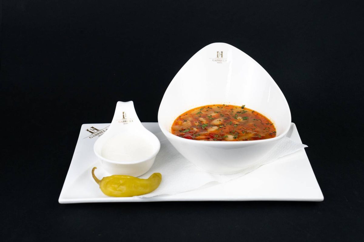 Ciorbă de Fasole cu Ciolan