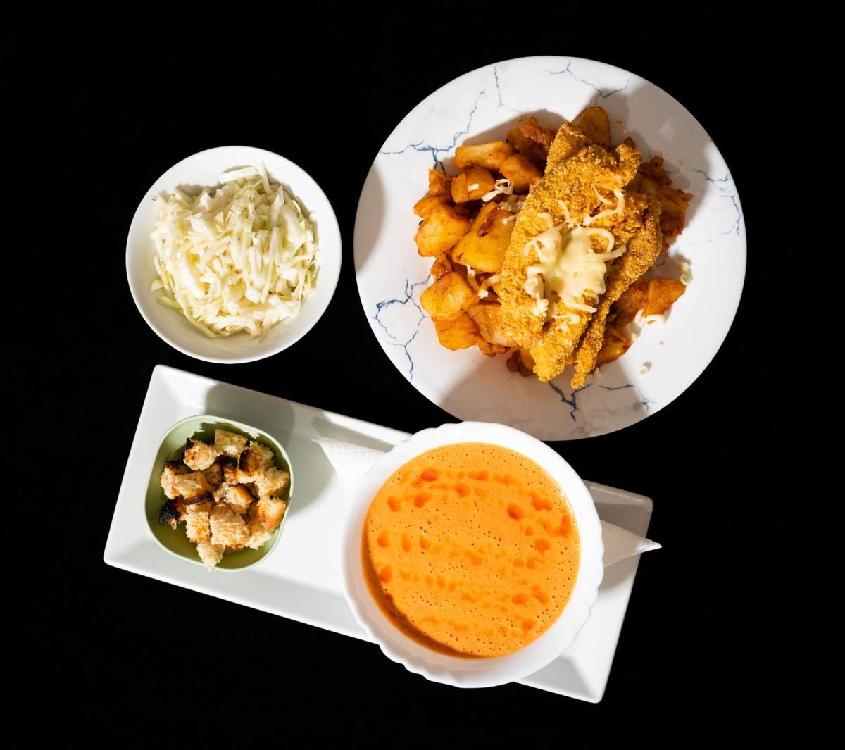 Supă cremă de ardei copt & Crispy de pui cu cartofi rumeniți & Salată de varză