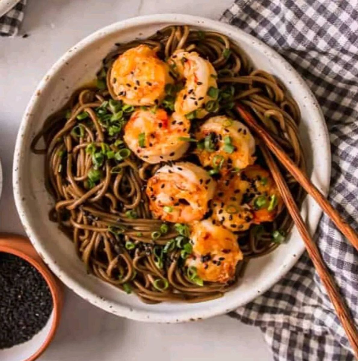 Soba cu Creveți și Ananas