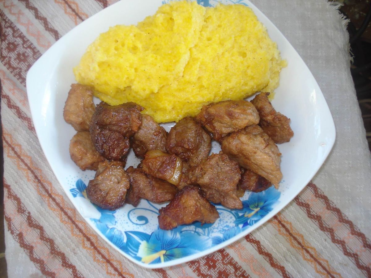 Pomana Porcului la Ceaun cu Mamaliguta