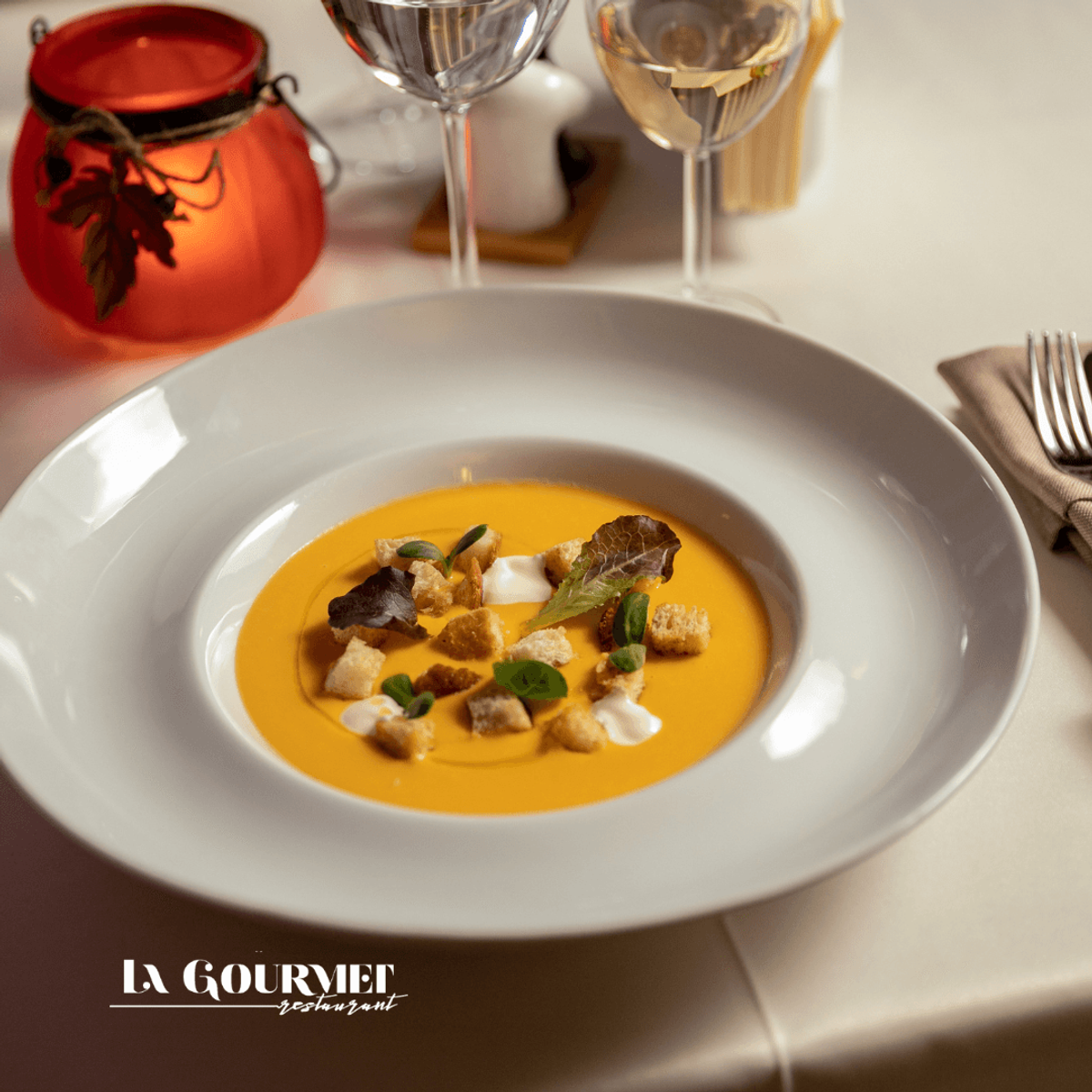 Supa Crema de Morcovi cu Ghimbir si Crutoane Aromatizare