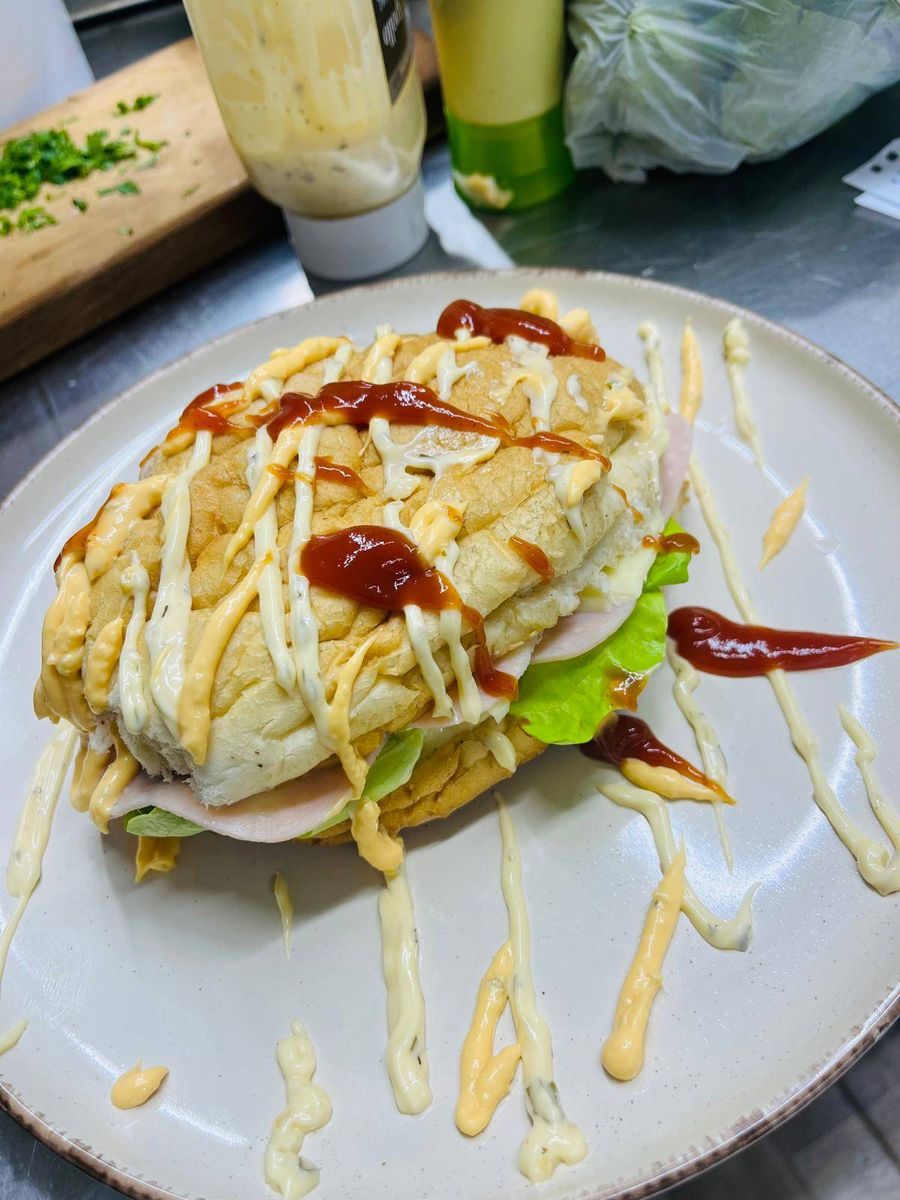 Sandwich Sunca si Cascaval