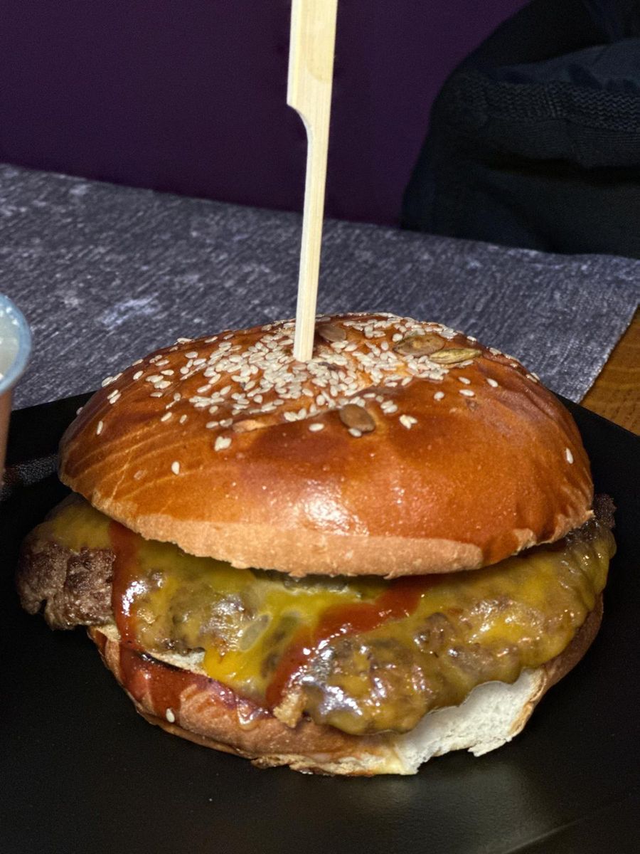 Lake House Smashed Burger