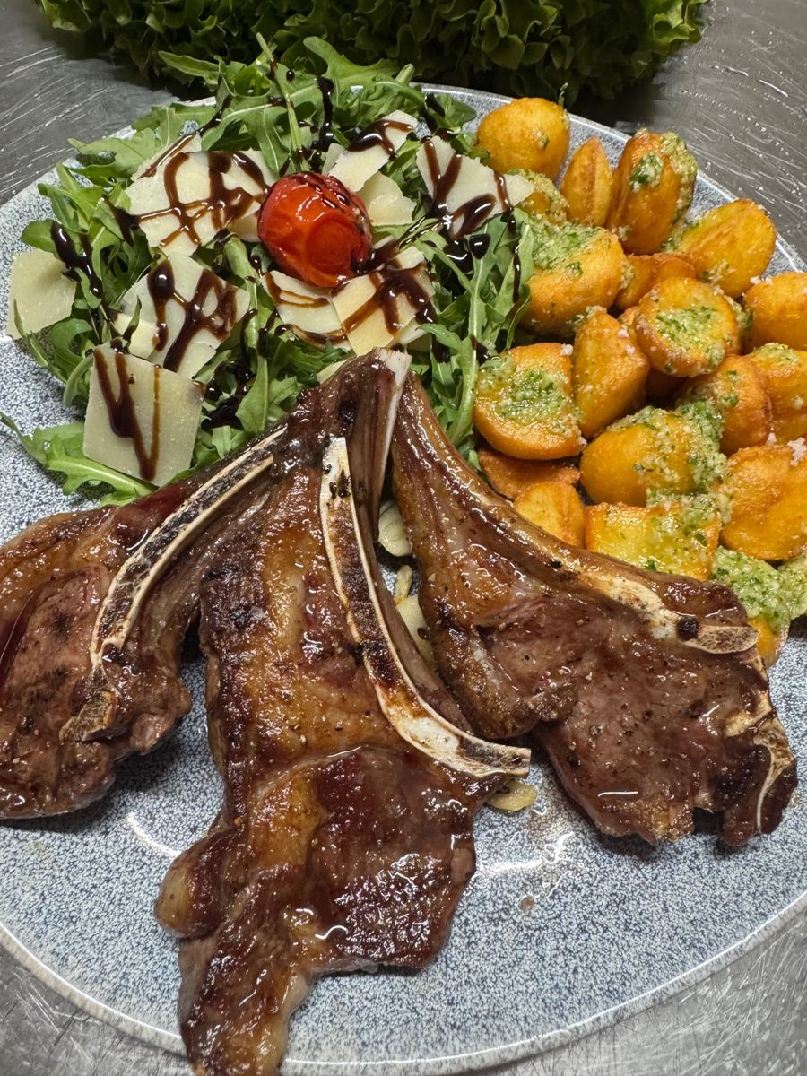 Cotlete de Berbecuț la Grătar 