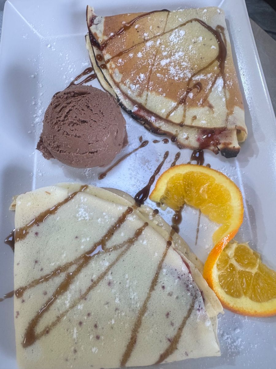 Clătite  fineți și  înghețată 