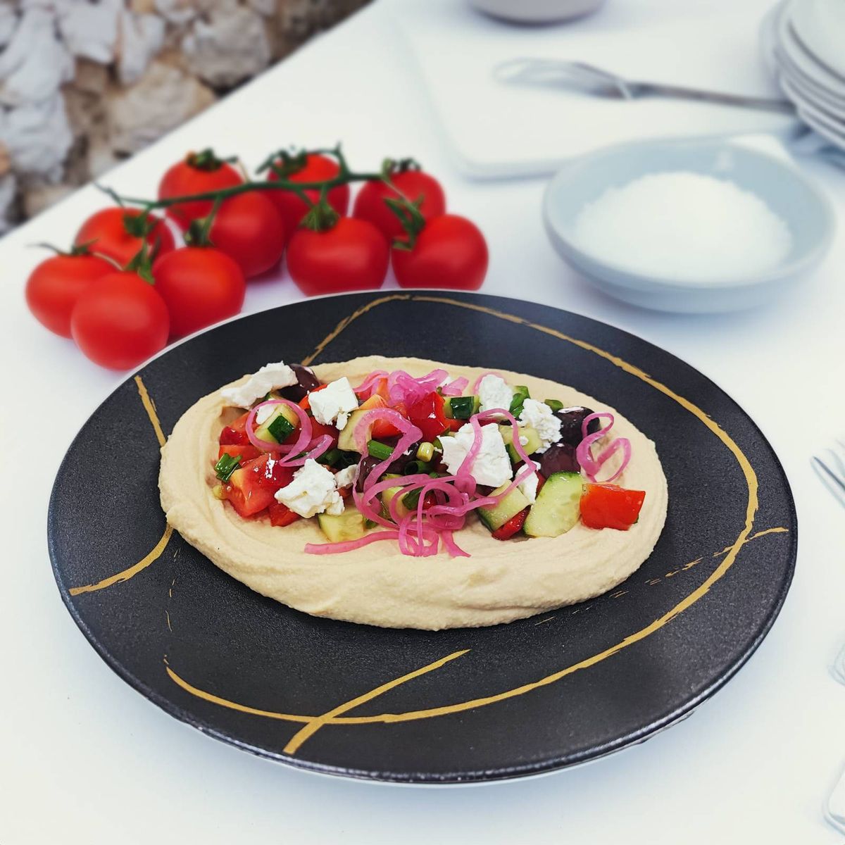Humus cu Salata Greceasca 