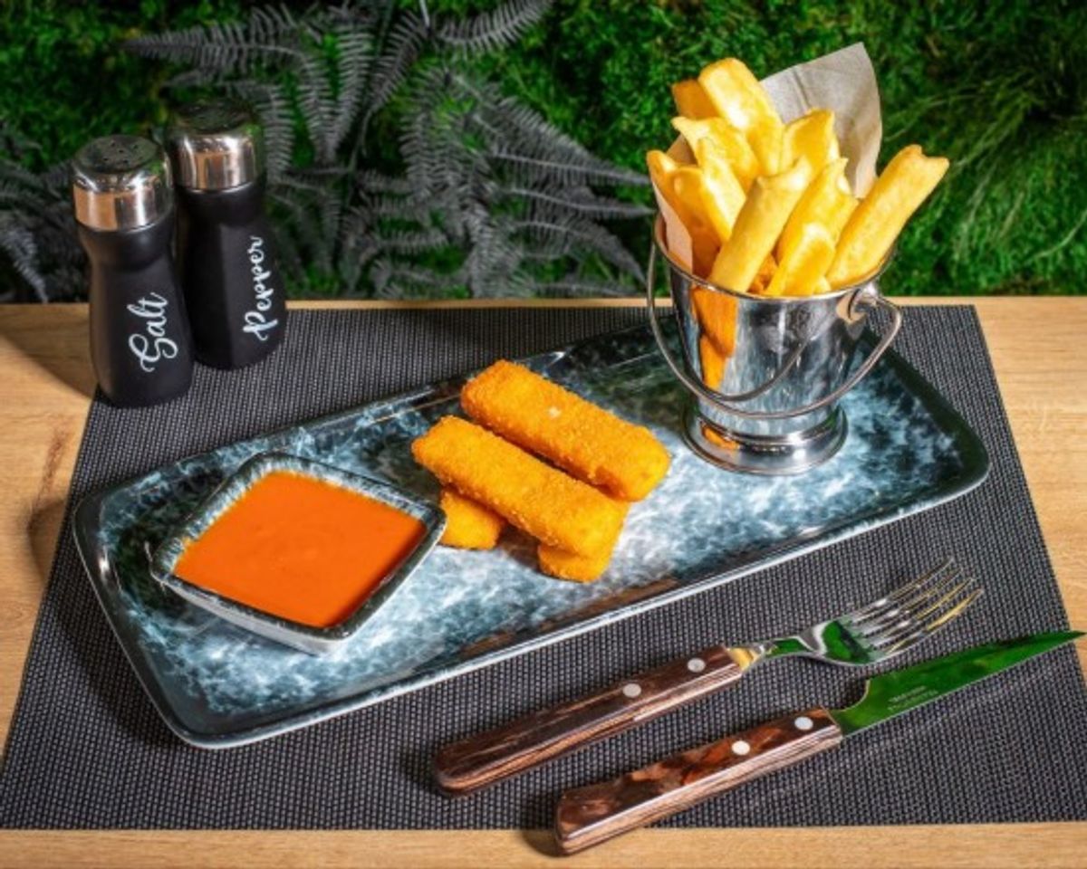 Fish Fingers cu Cartofi Prăjiți și Ketchup 120/100/50g