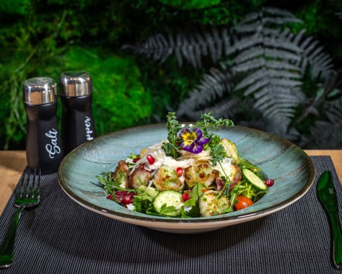 Salata cu Fructe de Mare si Dressing de Ananas 300g