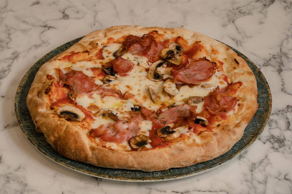 Pizza Prosciutto Funghi