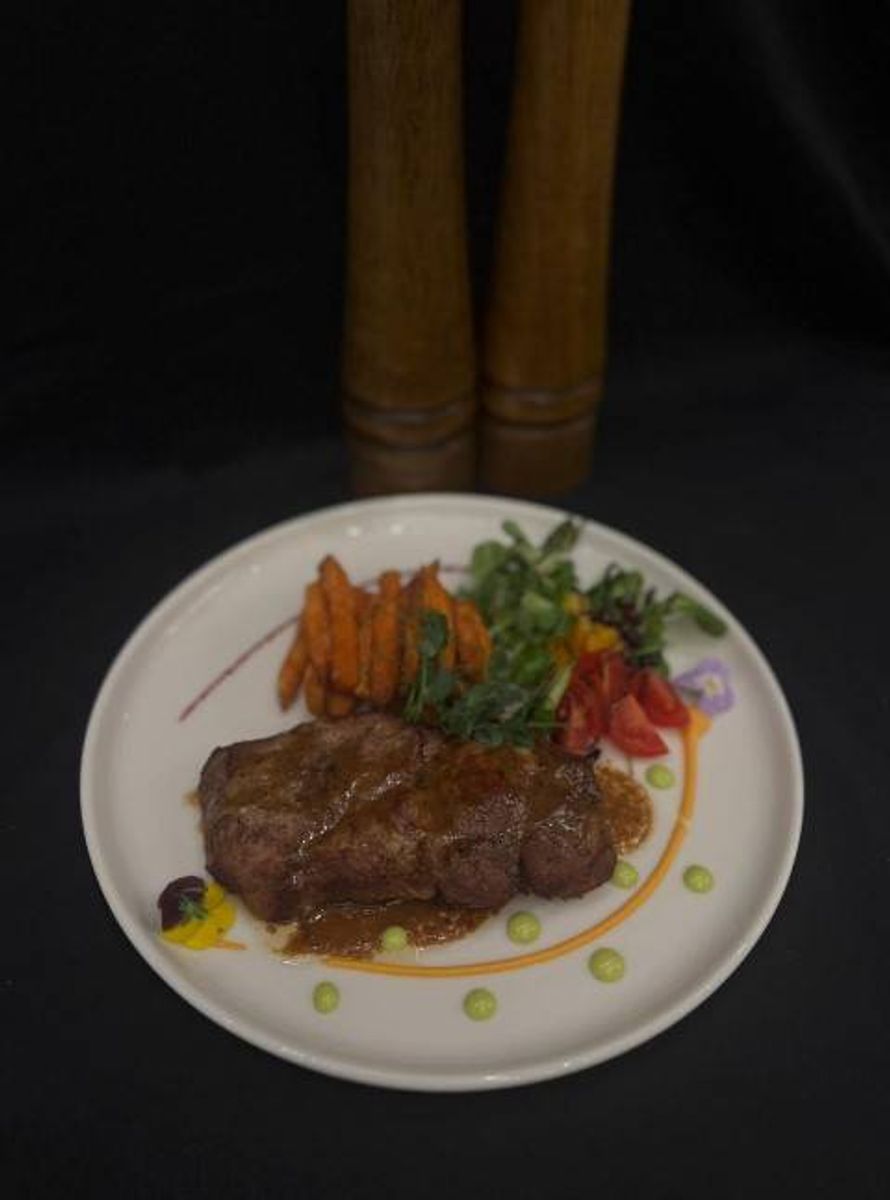 Ceafă Aromatizată cu Cartofi Dulci Prăjiți