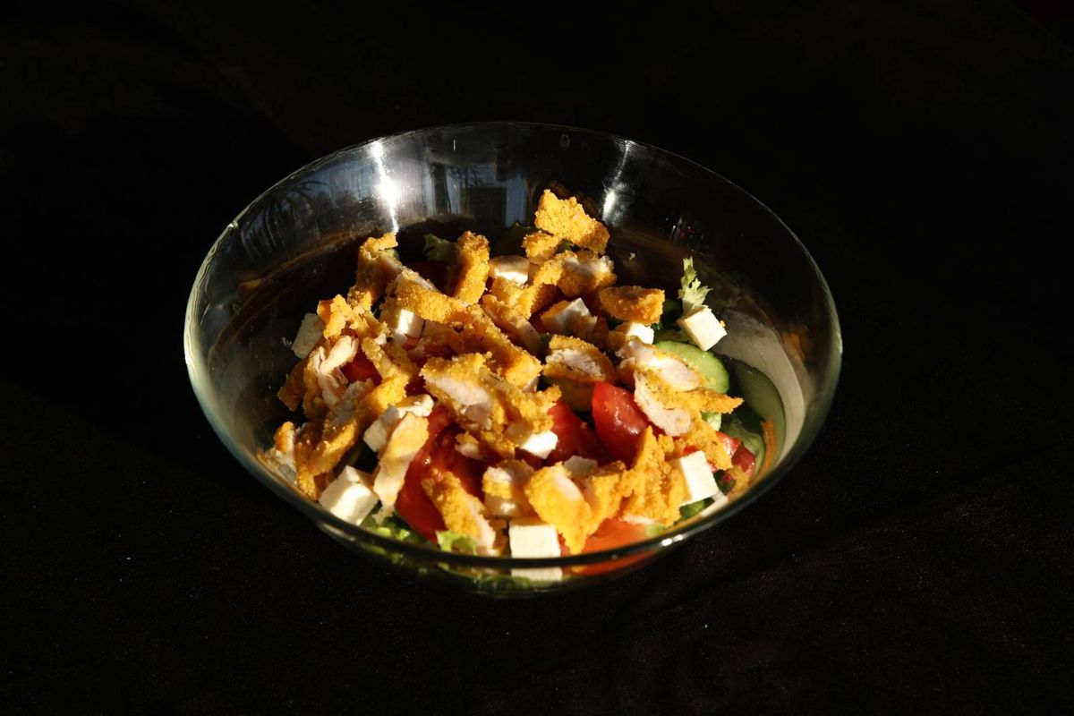 Salata Caesar cu Snitel de Pui