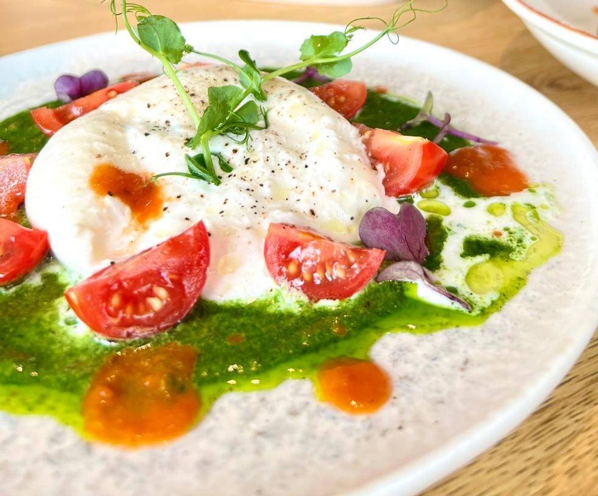  Burratina cu roșii și pesto făcut în casă 