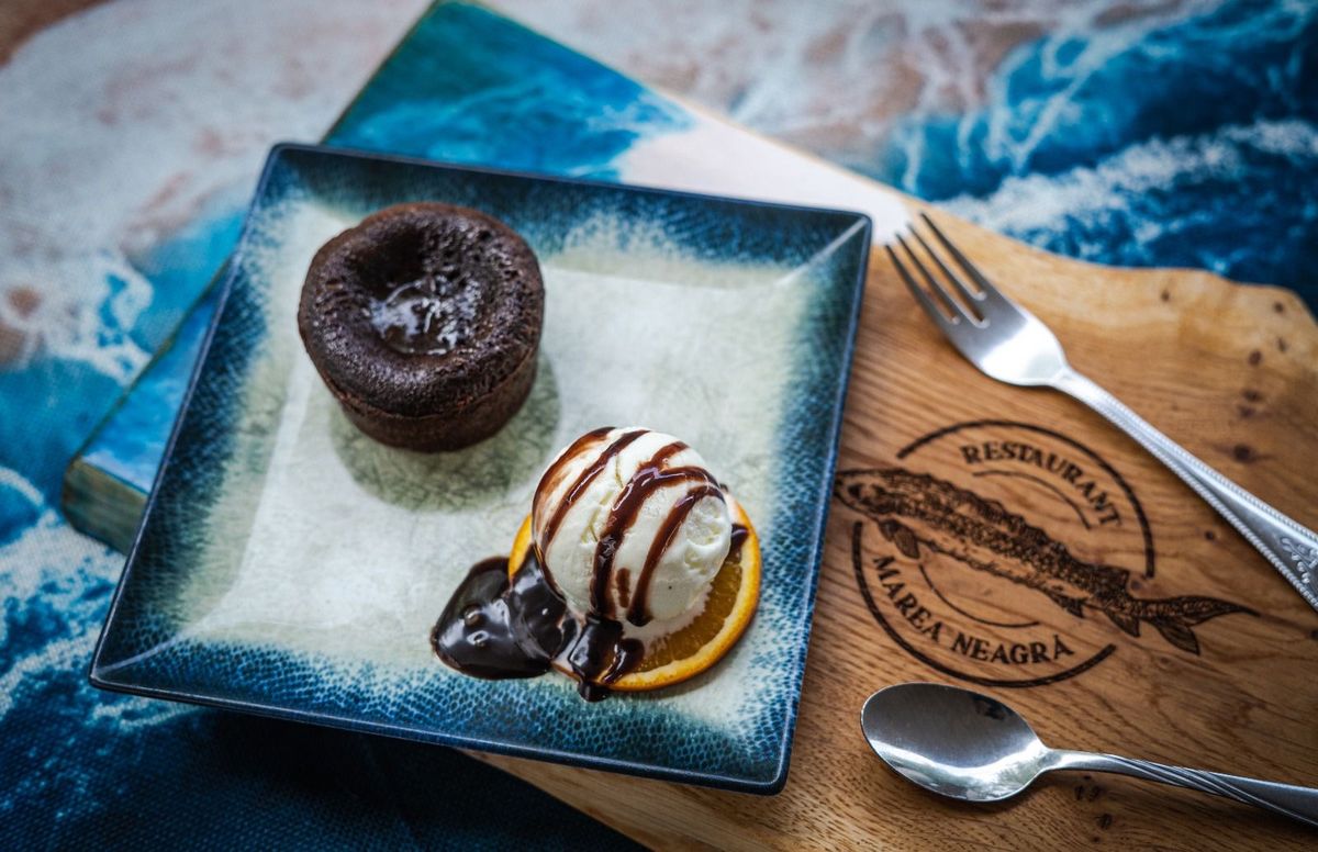 Lava Cake cu Inghetata de vanilie