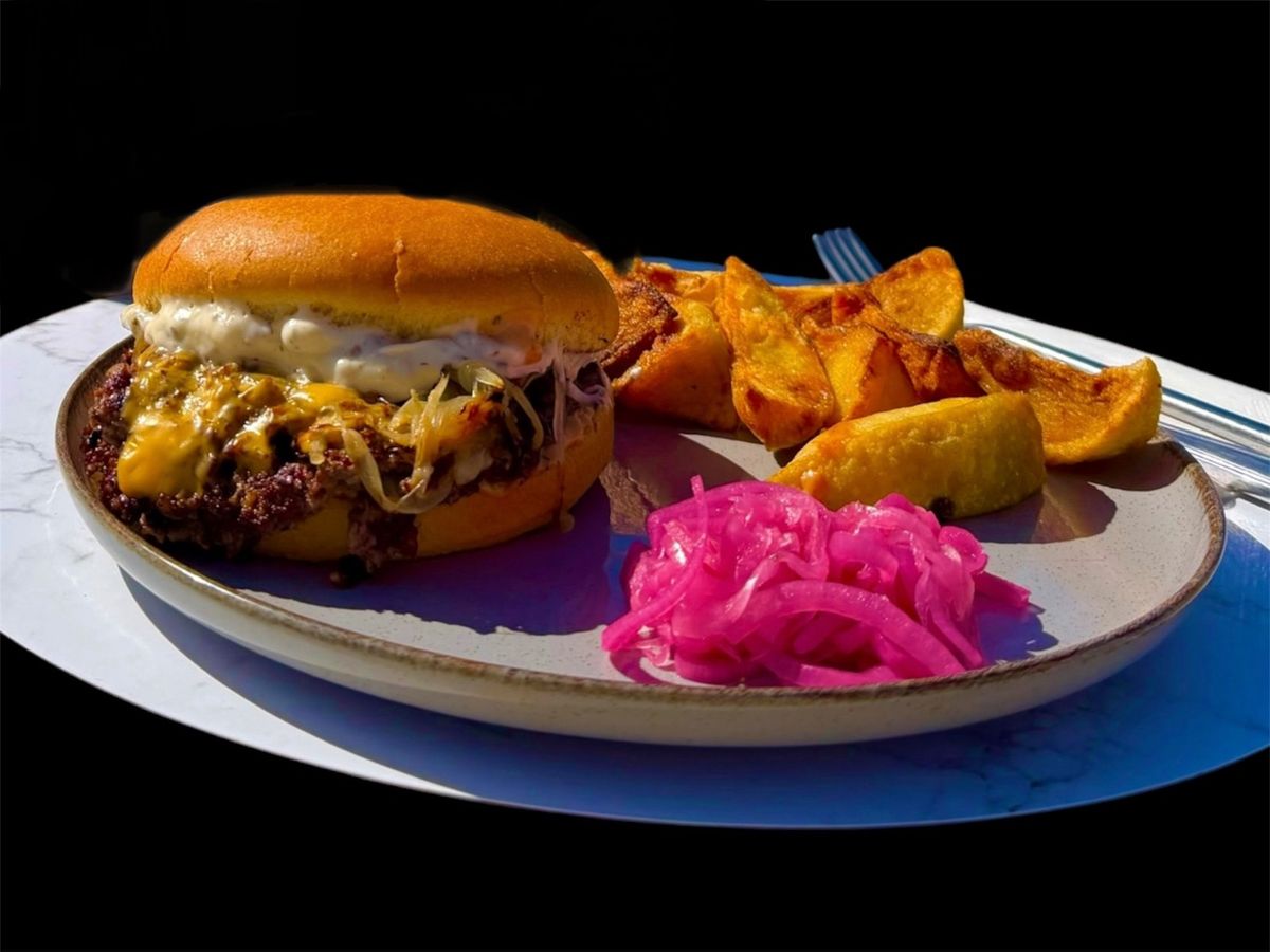 Truffle Double Smashed Burger & Cartofi Prăjiți