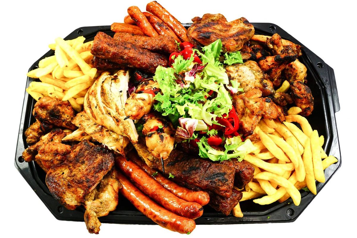 Mixt Grill ( Cotlet, ceafa, piept Pui, mici , cartofi Prajiti, salata de Muraturi )