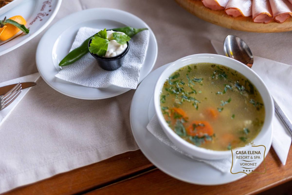 Supă de pasăre cu tăiței de casă