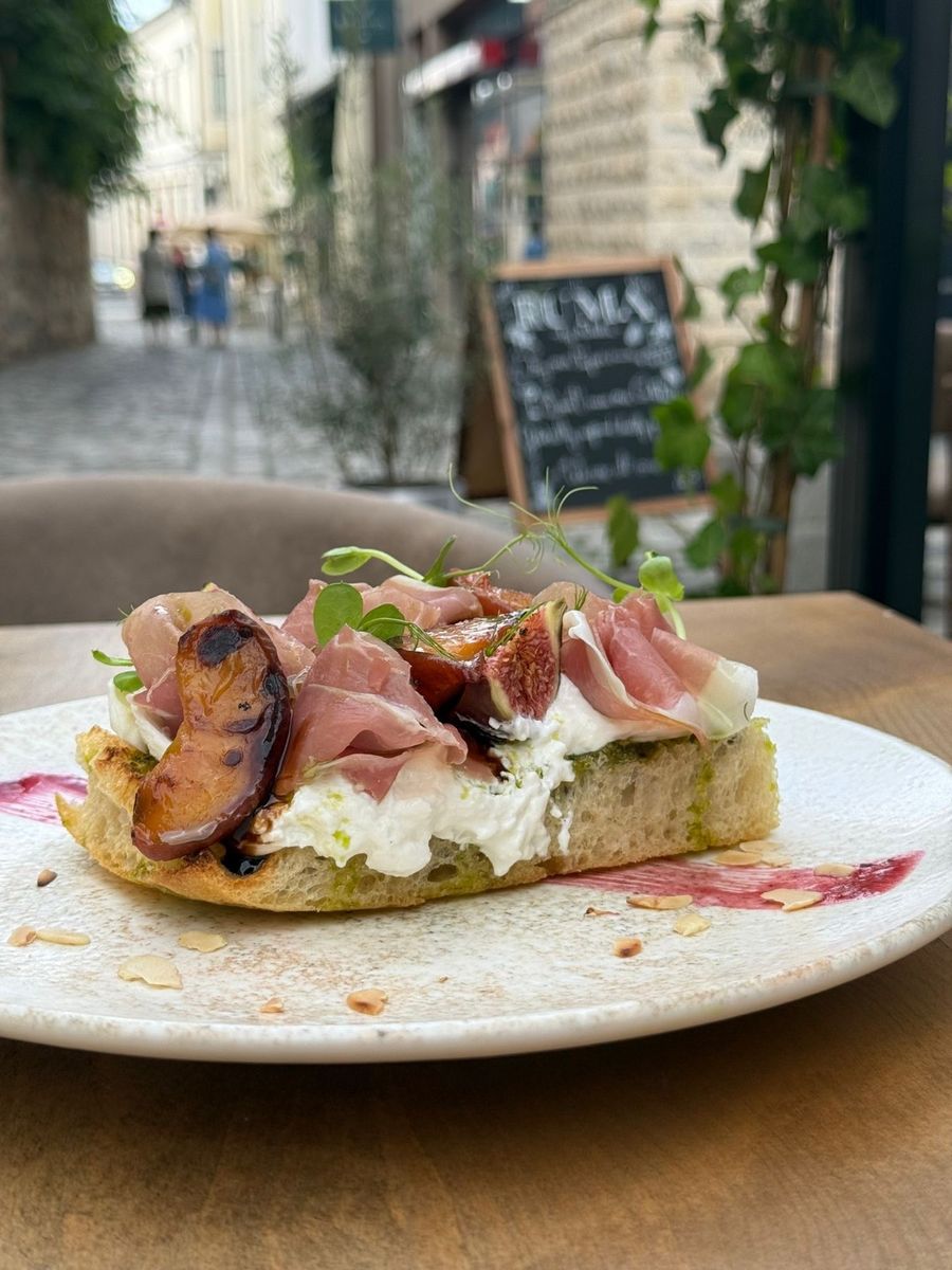 Outcast Focaccia (Servit până la ora 18:00)