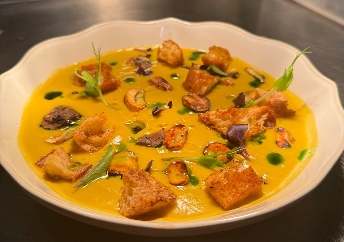 Veluté de Dovleac cu Castane Prăjite și Ulei de Trufe