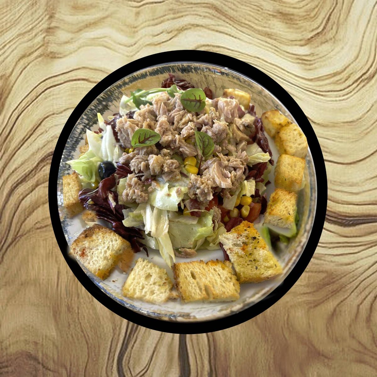 Salata cu Ton, Porumb, Rosii Cherry, Ceapa si Dresing de Lamaie 