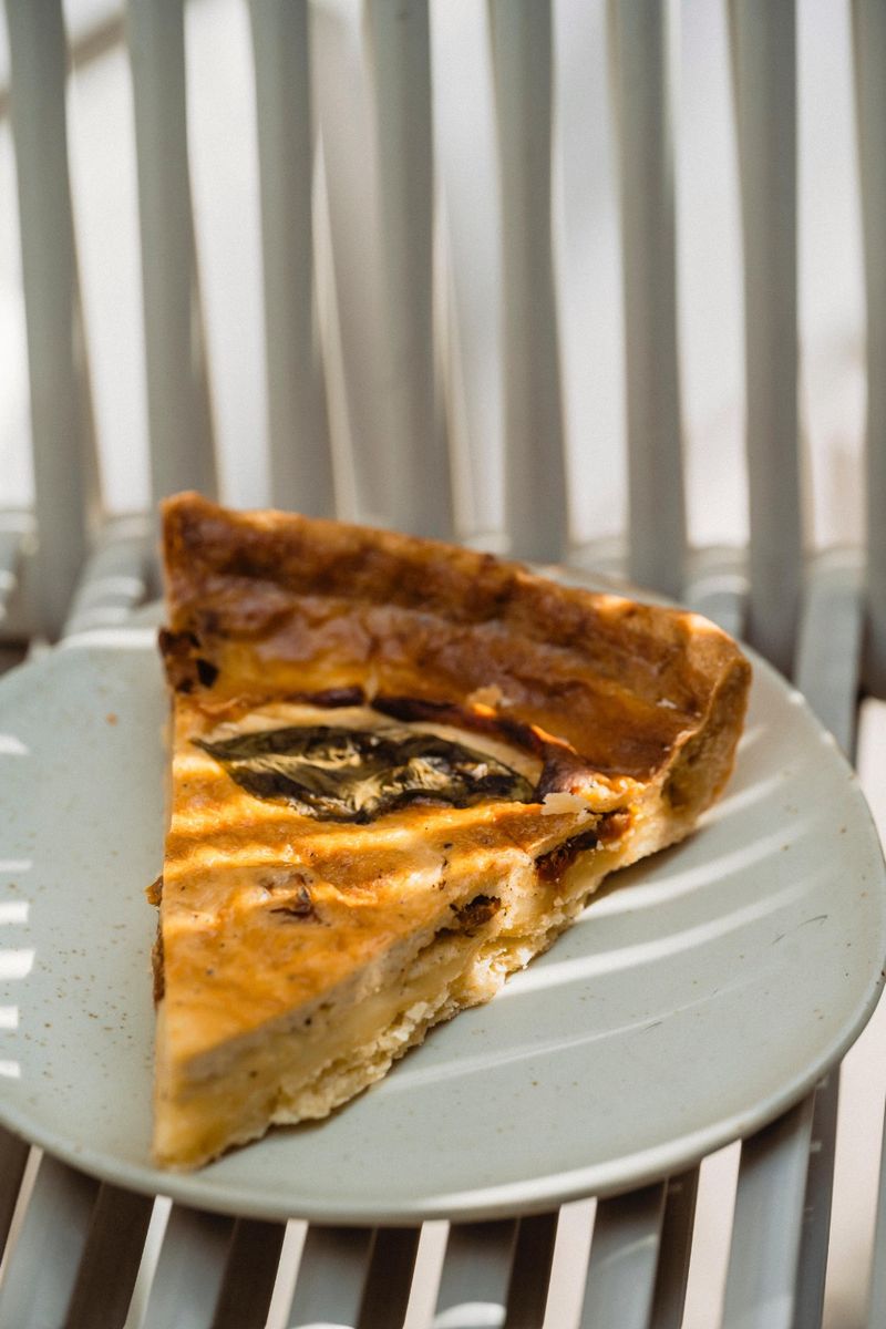 Quiche Mozzarella, Rosii & Busuioc 