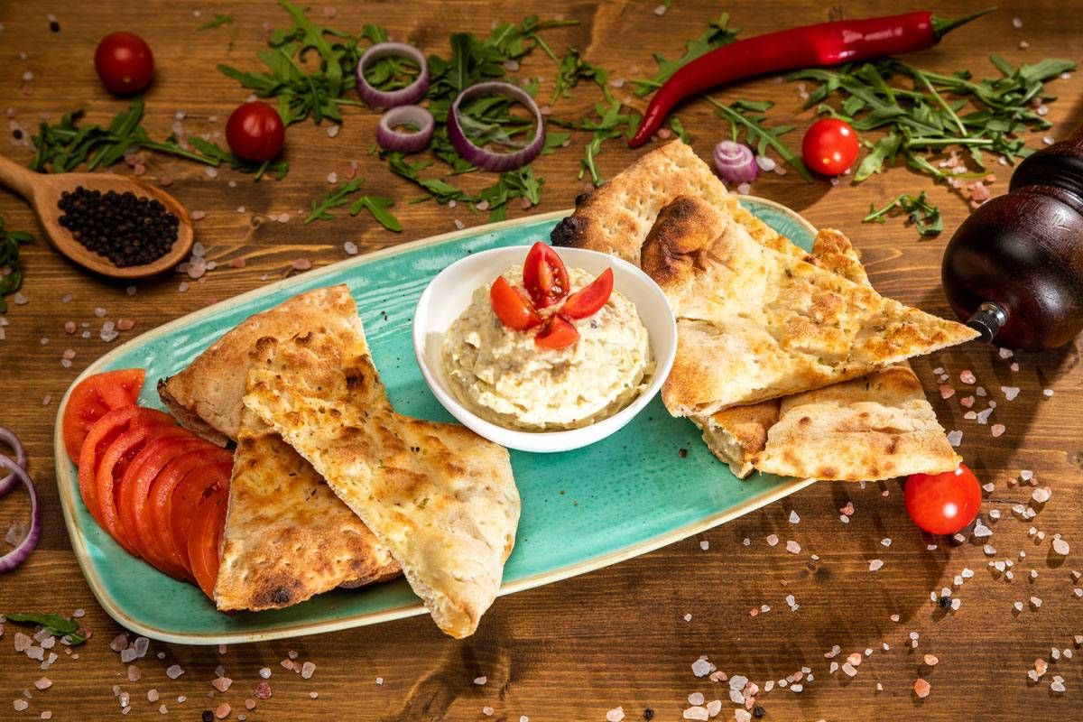 Hummus Pomodori e Foccaccia